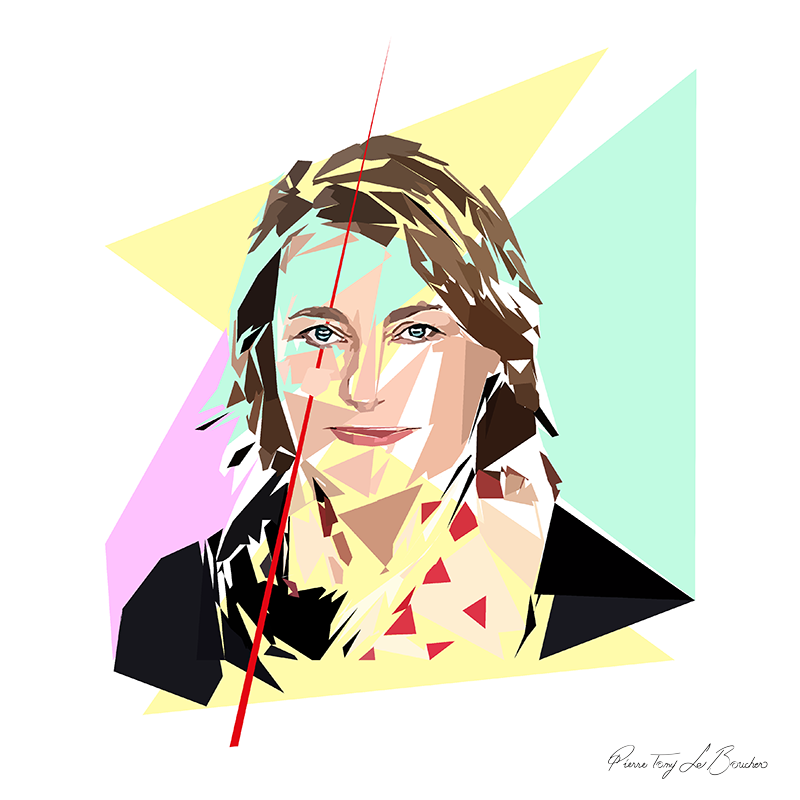 Portrait de Sophie Fay aux cheveux châtains courts, composé de facettes pêche, jaunes et vert menthe, avec un foulard clair ponctué de triangles rouges, des épaules noires et une longue pointe rouge oblique sur fond blanc.