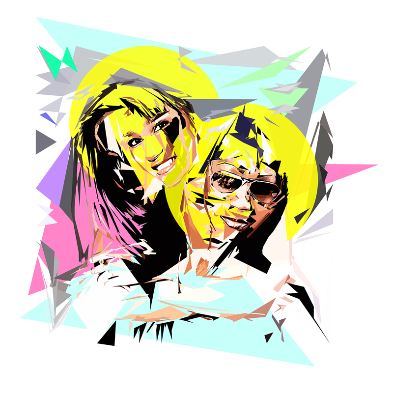 Deux femmes souriantes aux têtes rapprochées, celle au premier plan portant de grandes lunettes de soleil, devant deux disques jaunes et des fragments géométriques roses, gris, noirs et turquoise.