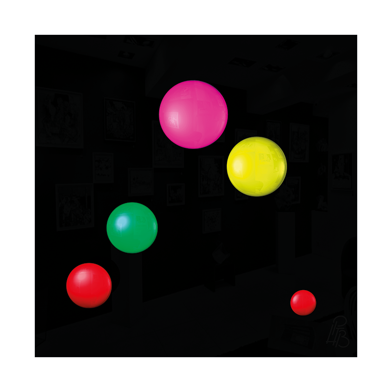 Préfiguration 3D de l’œuvre Les taches de naissance de Paul Bourget, composée de cinq macules en relief magenta, jaune, verte et rouges sur un fond noir brillant.