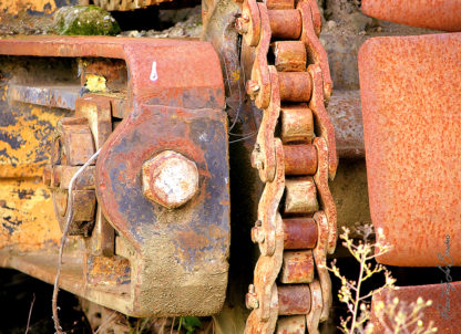 Chaîne rouillé possédant les stigmates du temps et de l'usage.