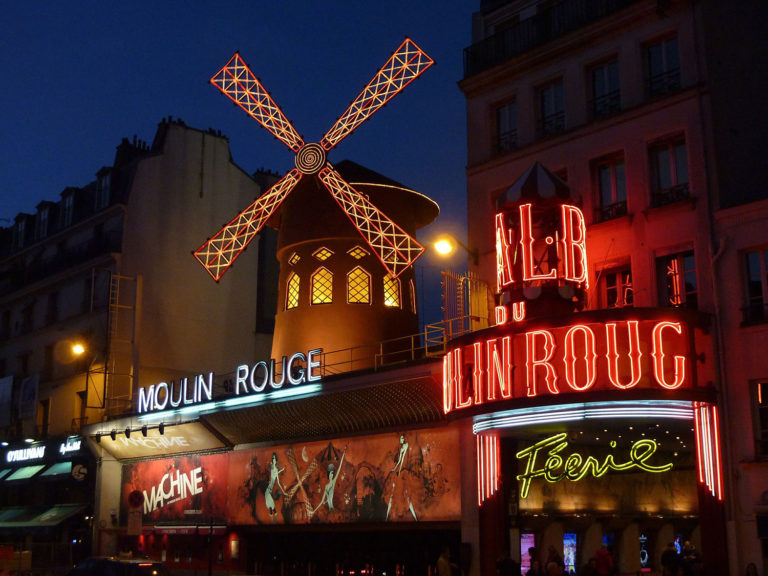 Identité visuelle : le Moulin-Rouge à Paris